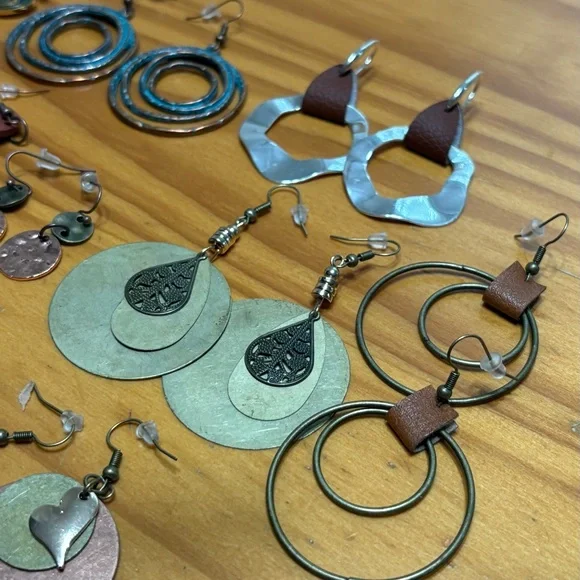 13 pairs new cute woman’s earrings - Picture 7 of 10